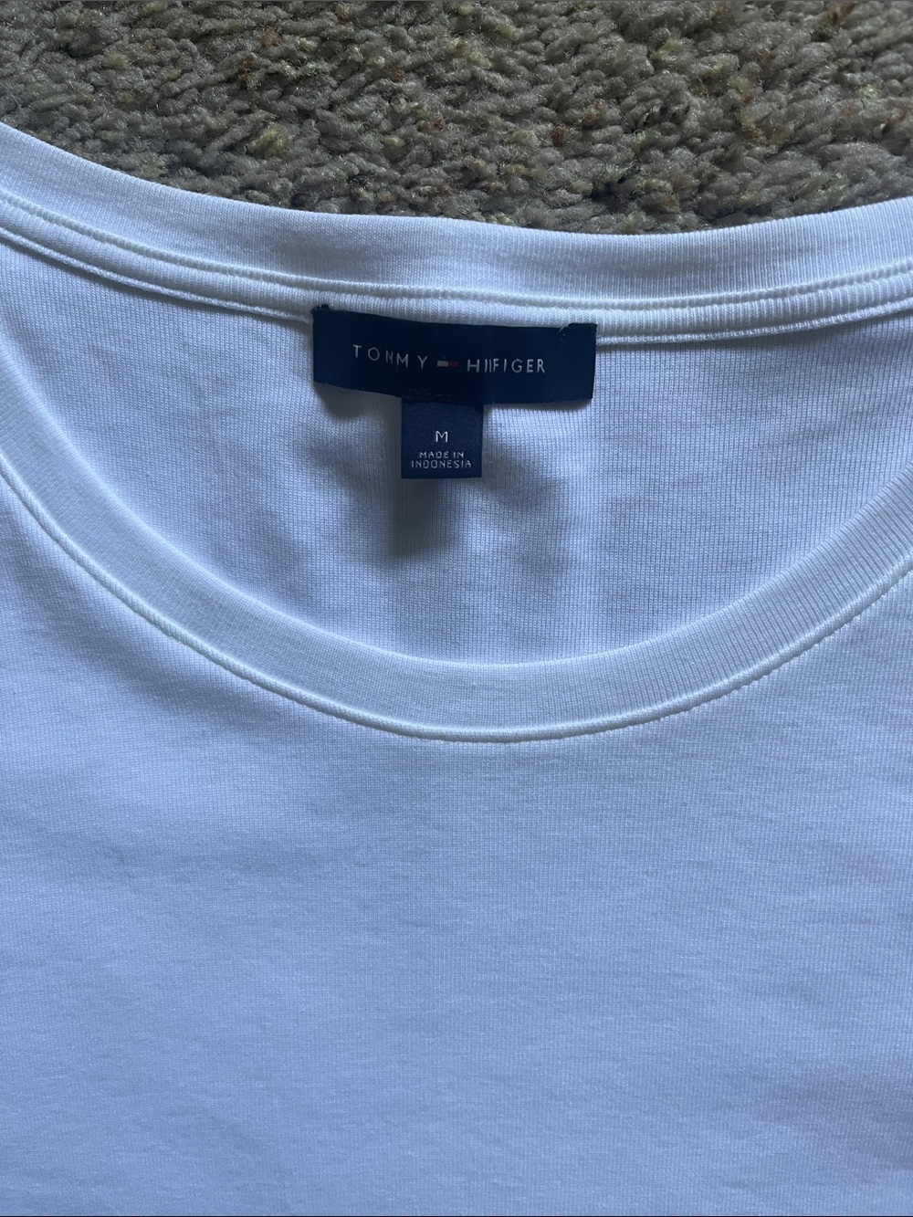 Tommy Hilfiger White Scoop Neck Tee with Red-Navy Ribbon Sleeves NWOT - Picture 2 of 4